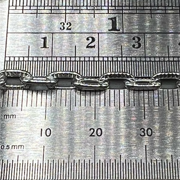 Elegant Silver Chain Necklace lightweight aluminum - Picture 3 of 3